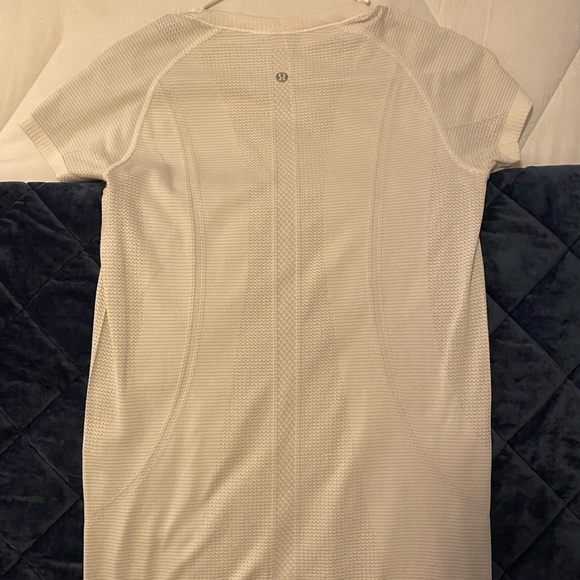 Lululemon white swiftly short sleeve top size 8 - Picture 2 of 2